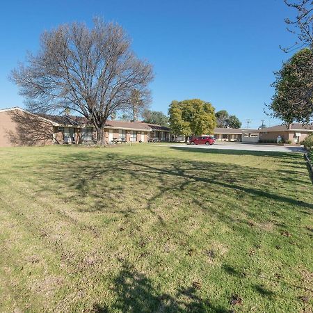Jacaranda Holiday Units Swan Hill Exterior photo