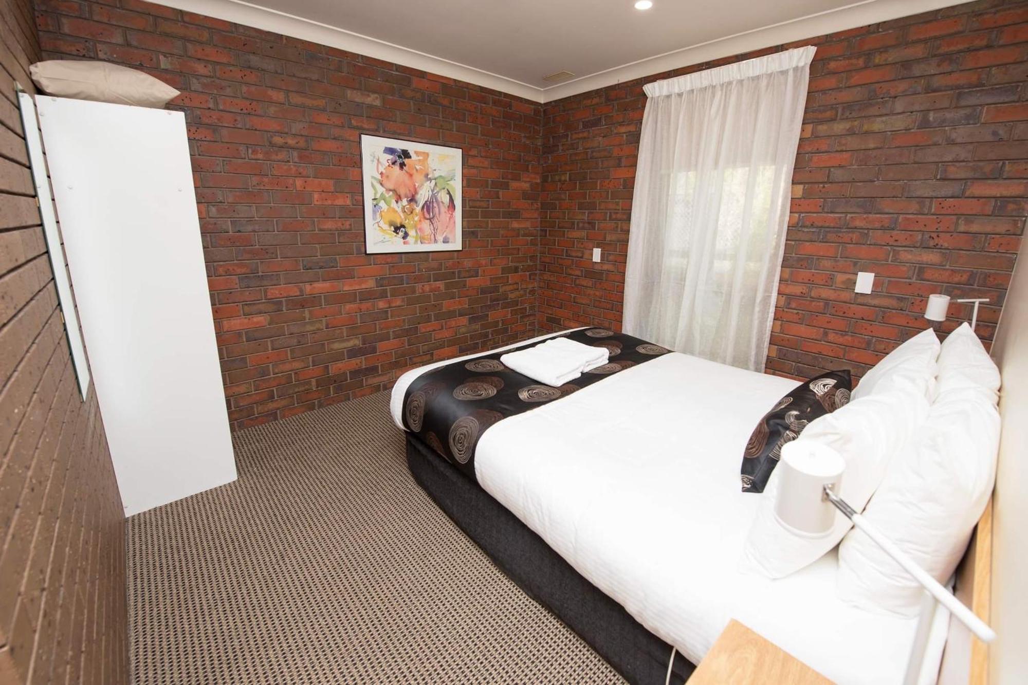 Jacaranda Holiday Units Swan Hill Exterior photo