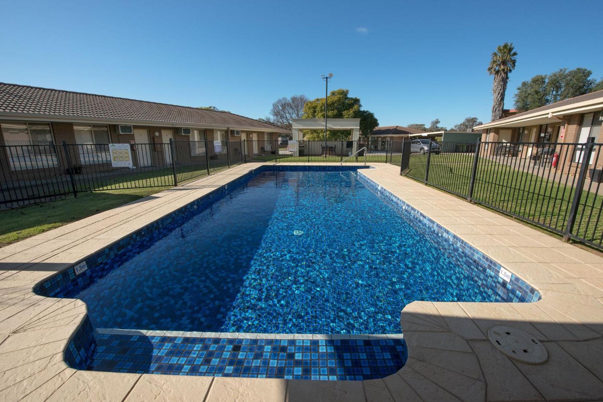 Jacaranda Holiday Units Swan Hill Exterior photo