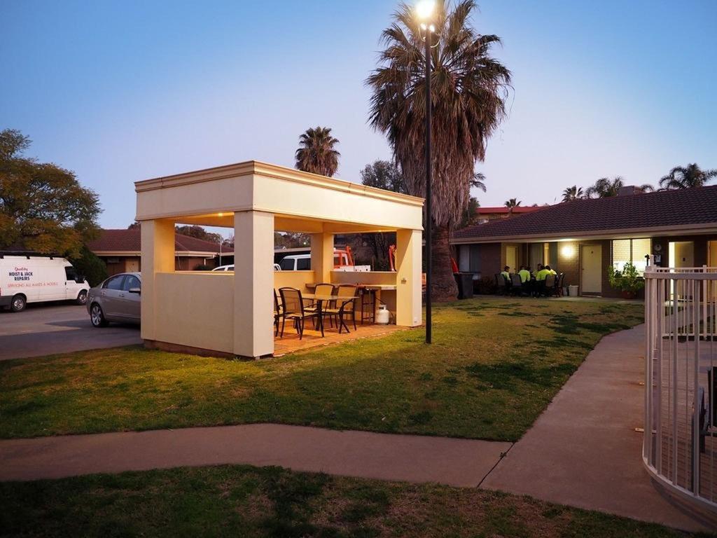 Jacaranda Holiday Units Swan Hill Exterior photo
